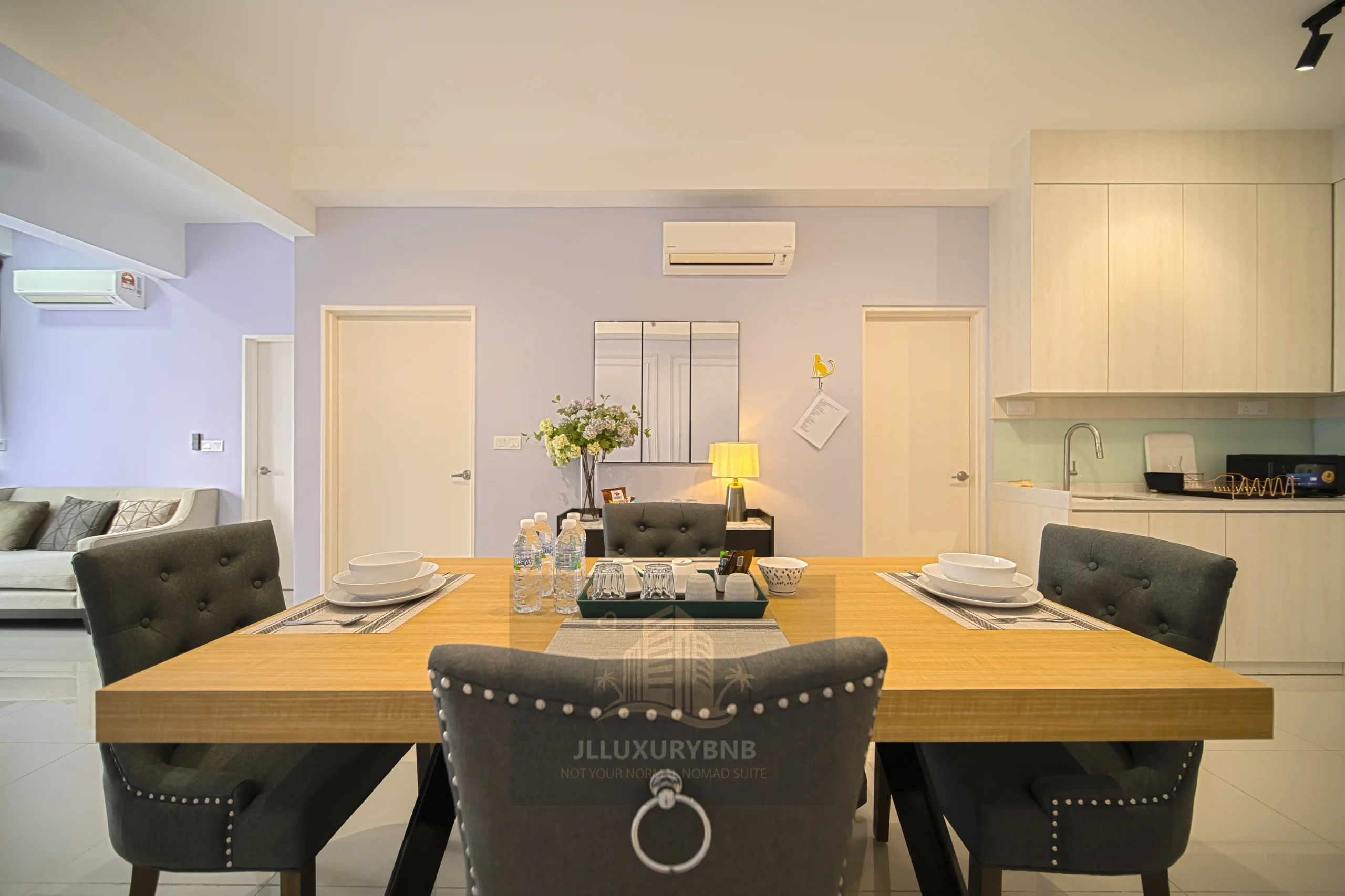 JL Luxury Bnb 32 diningarea2